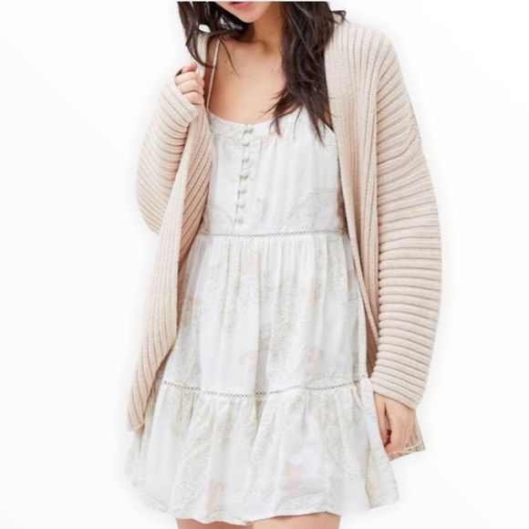 Urban Outfitters Cream Paisley Frocked Summery Mini Dress size Medium NWT - Picture 1 of 15